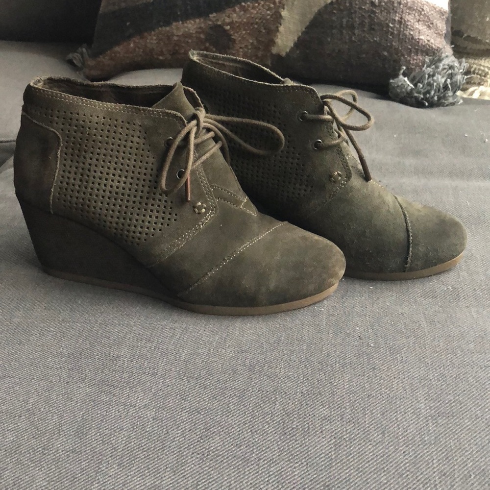 Toms wedged booties